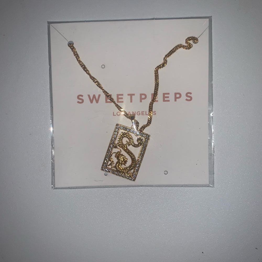 pendant necklace